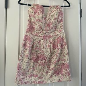 Pink & white early 2000’s strapless minidress